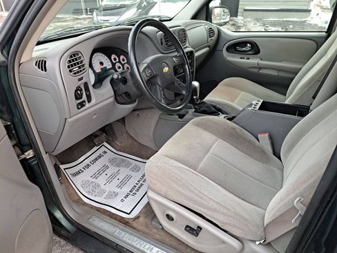 Used 2005 Chevrolet TrailBlazer LT w/ LT Package 1 AWD/4WD image 3