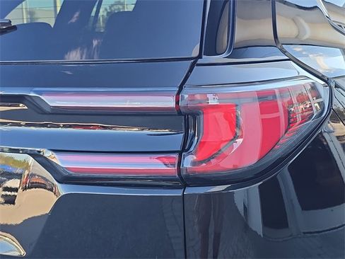 Used 2025 GMC Acadia Elevation image 8