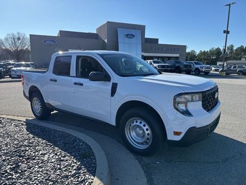 New 2025 Ford Maverick XL image 2