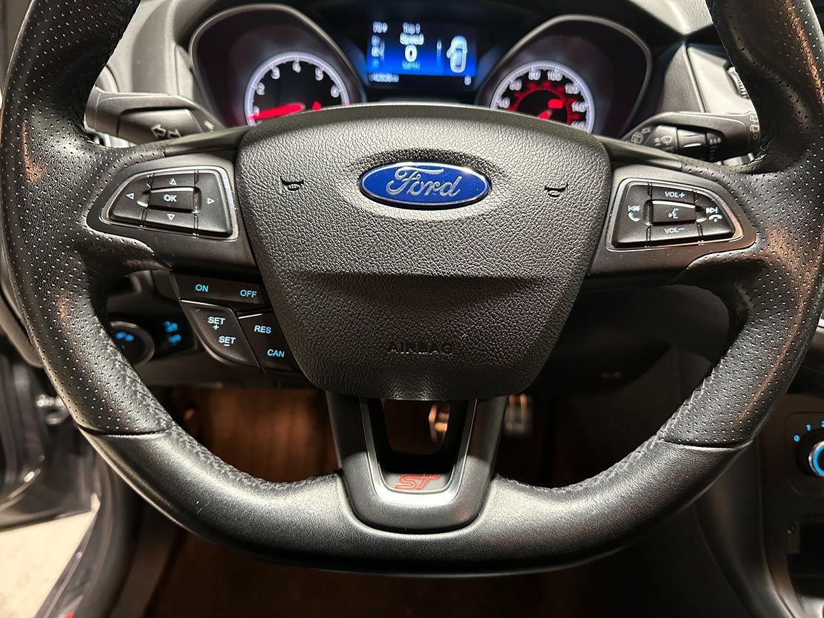 Used 2016 Ford Focus ST FWD image 28