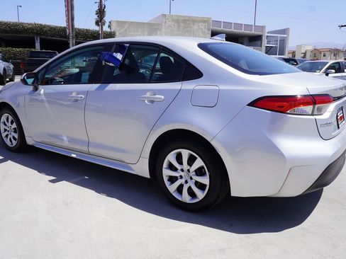 Certified 2025 Toyota Corolla LE FWD image 5