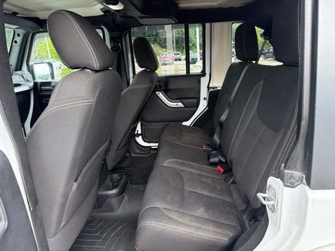 Used 2015 Jeep Wrangler Unlimited Sahara w/ Connectivity Group AWD/4WD image 12