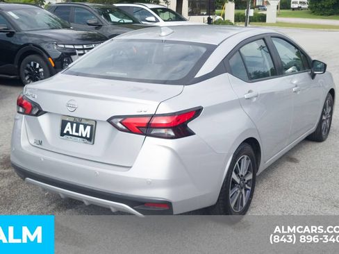 Used 2024 Nissan Versa SV FWD image 5
