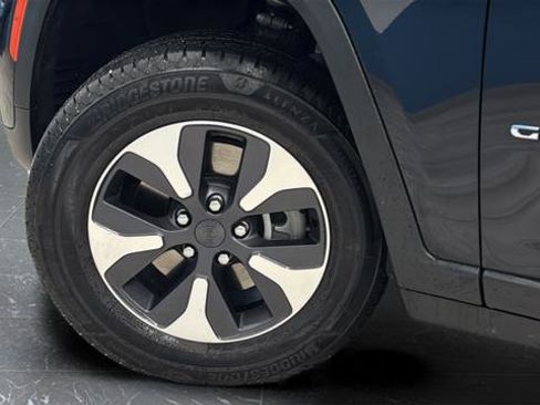 Used 2023 Jeep Grand Cherokee 4WD 4xe image 35