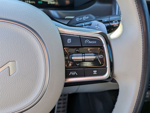 Used 2023 Kia Sorento SX Prestige image 19