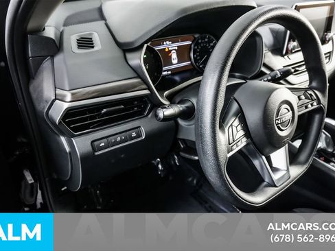 Used 2025 Nissan Altima 2.5 SV FWD image 32