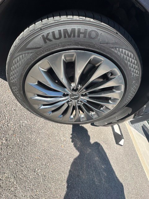 Used 2017 Genesis G90 3.3T Premium RWD image 12