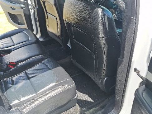 Used 2017 Ford Explorer XLT w/ Equipment Group 202A AWD/4WD image 28