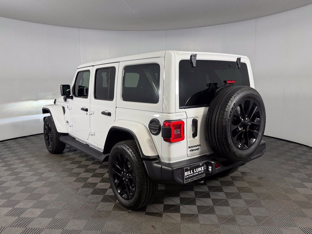 Used 2025 Jeep Wrangler Unlimited Sahara w/ Safety Group AWD/4WD image 6