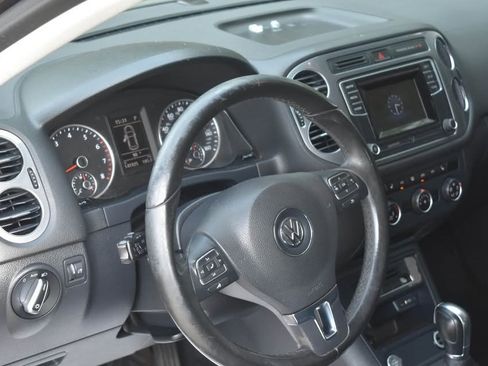 Used 2016 Volkswagen Tiguan S image 10
