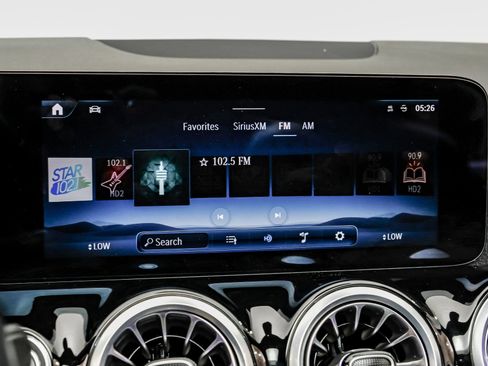 Used 2024 Mercedes-Benz GLA 250 image 32