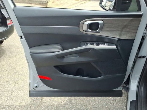 Used 2023 Kia Sorento EX w/ Panoramic Sunroof Package FWD image 10