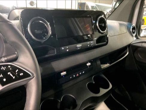 Used 2026 Mercedes-Benz Sprinter 2500 image 5