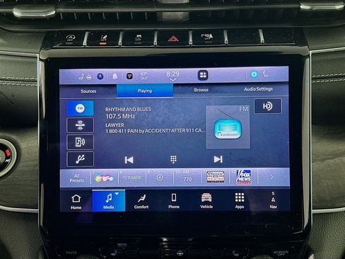 Used 2024 Jeep Grand Cherokee Limited w/ Black Appearance Package image 19