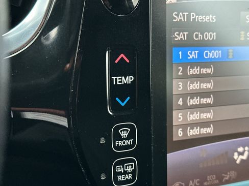 Used 2017 Toyota Prius Prime Advanced w/ Carpet Mat Package image 20