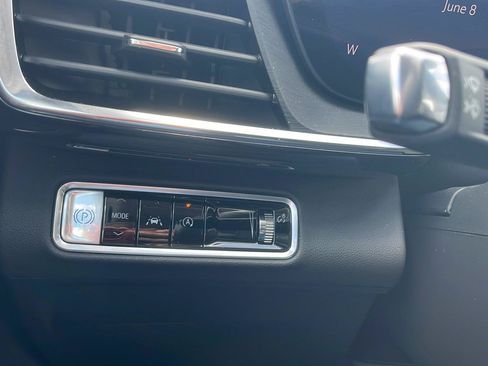 Used 2025 Buick Envision Preferred AWD/4WD image 13