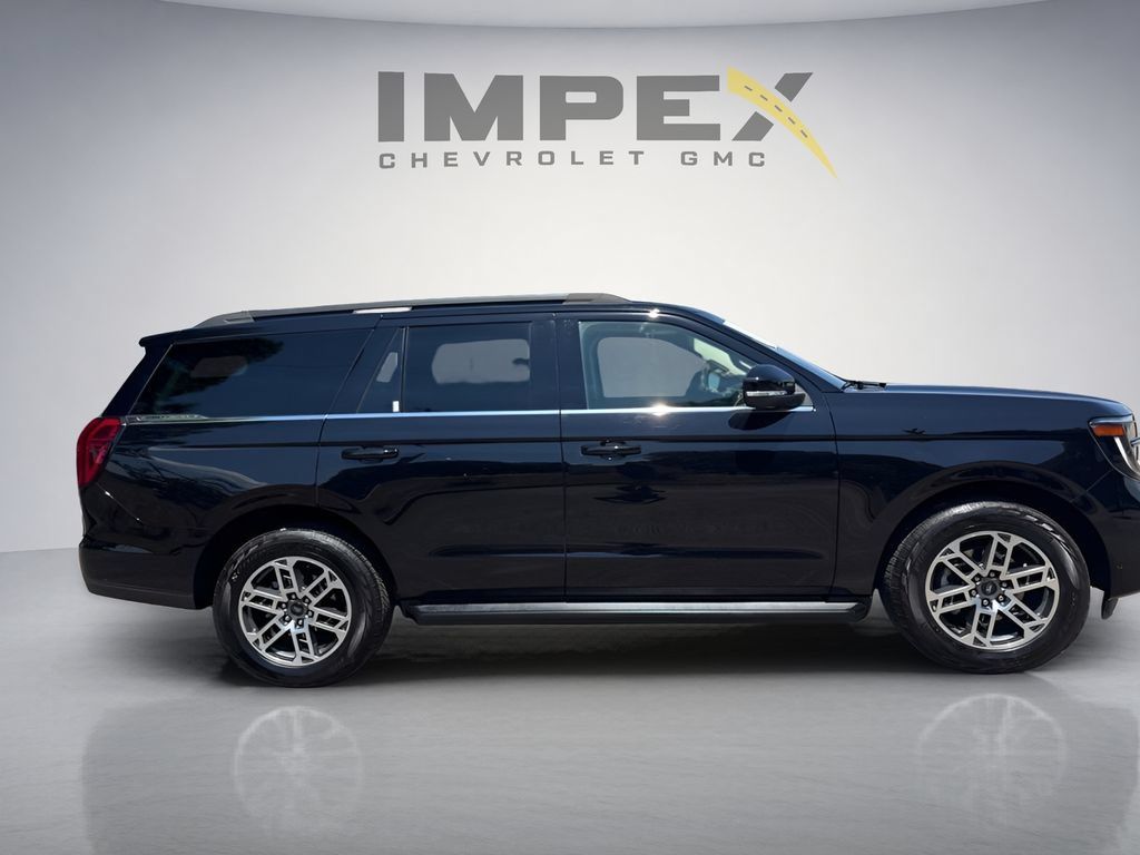Used 2025 Ford Expedition Active AWD/4WD image 6