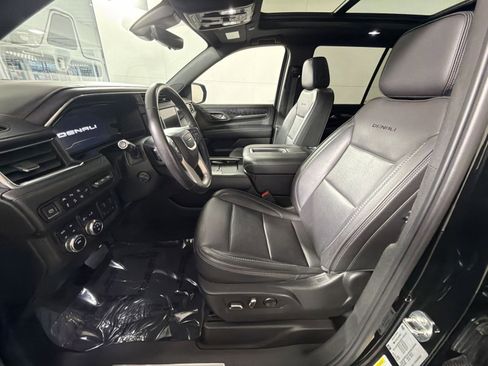 Used 2022 GMC Yukon Denali w/ Denali Premium Package image 13