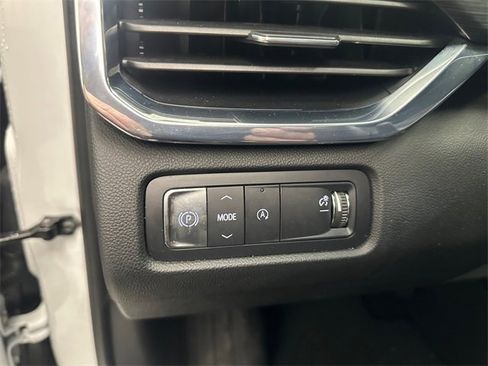 Used 2025 GMC Acadia Elevation image 25