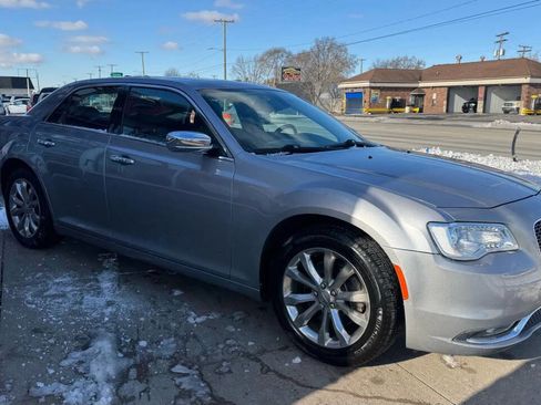 Used 2017 Chrysler 300 C image 3