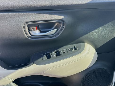 Used 2025 Honda HR-V LX image 16