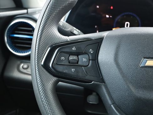 Used 2025 Chevrolet Trax LT FWD image 13