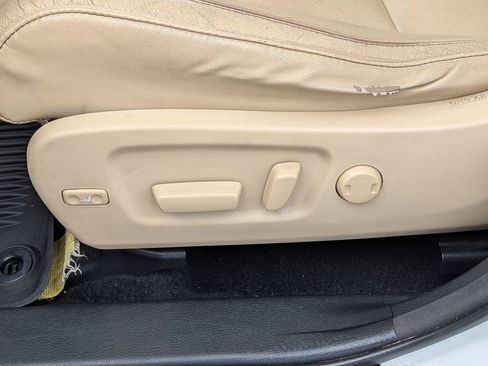 Used 2017 Toyota Highlander XLE image 14