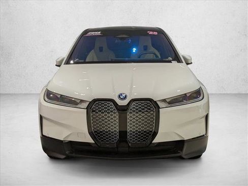 Used 2025 BMW iX xDrive50 AWD/4WD image 2