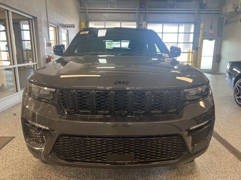 New 2025 Jeep Grand Cherokee Limited image 2