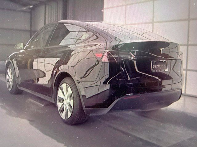 Used 2023 Tesla Model Y Long Range AWD/4WD image 4
