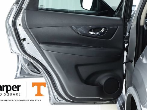 Used 2019 Nissan Rogue SV FWD image 17