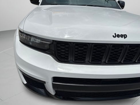 Used 2023 Jeep Grand Cherokee L Laredo RWD image 40