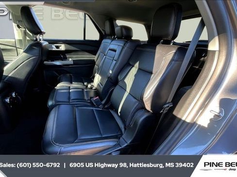 Used 2023 Ford Explorer Limited image 19