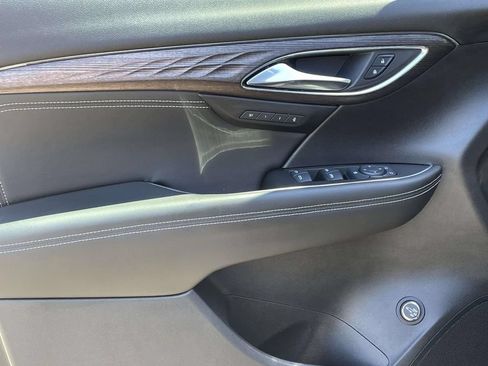 Used 2022 Buick Envision Avenir w/ Technology Package II FWD image 16