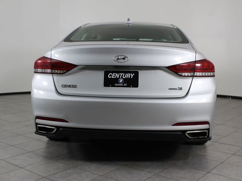 Used 2015 Hyundai Genesis 3.8 image 10