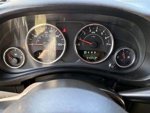Used 2015 Jeep Wrangler Unlimited Sport w/ Connectivity Group AWD/4WD image 13