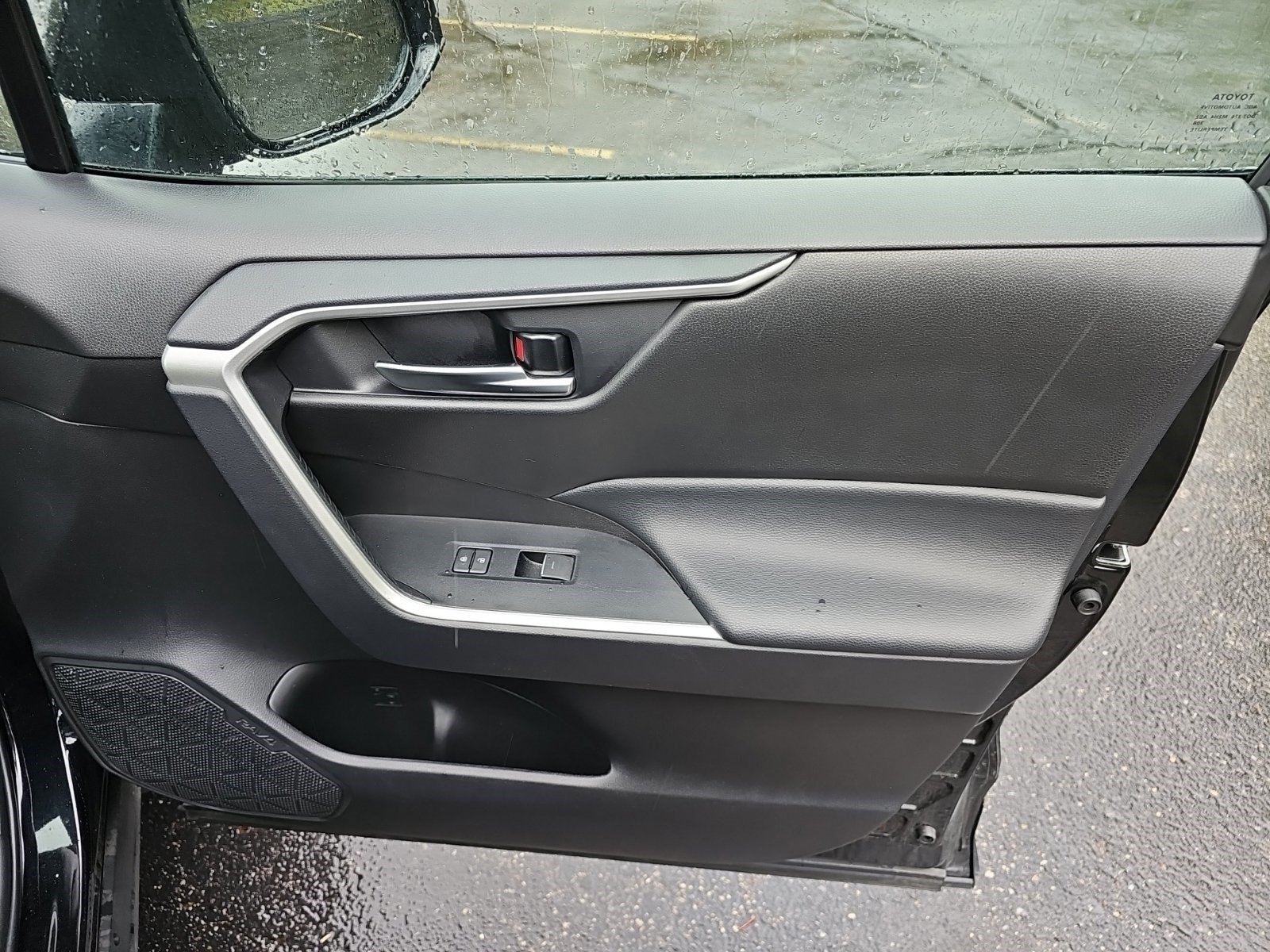 Used 2025 Toyota RAV4 XLE AWD/4WD image 14