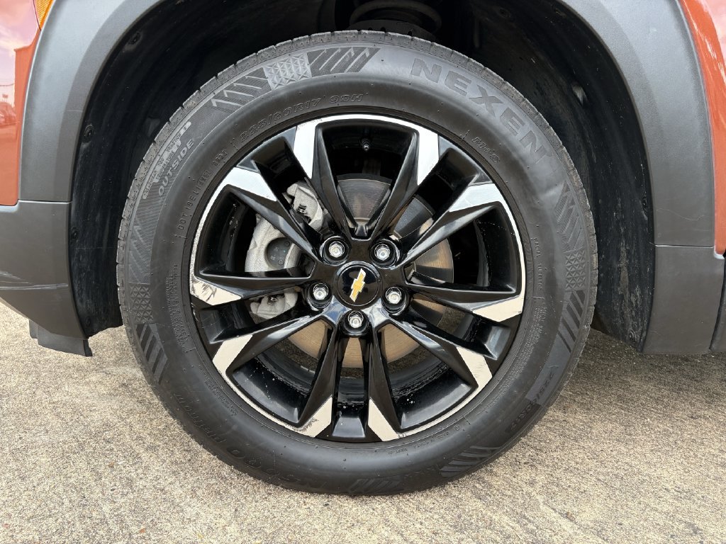 Used 2021 Chevrolet TrailBlazer LT w/ Convenience Package FWD image 9