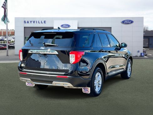 Used 2022 Ford Explorer XLT w/ Equipment Group 202A image 5