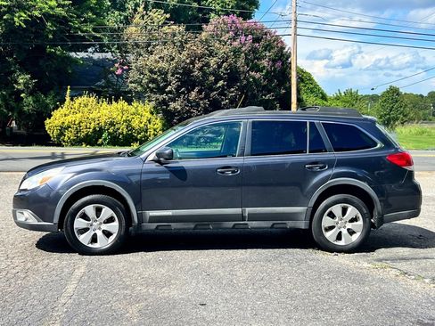 Used 2010 Subaru Outback 2.5i Premium image 11