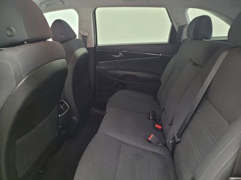 Used 2018 Kia Sorento LX image 18