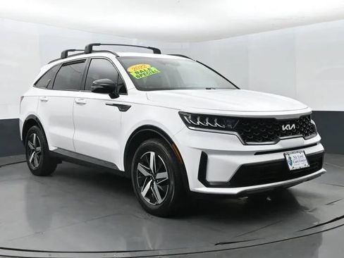 Used 2022 Kia Sorento S FWD image 2
