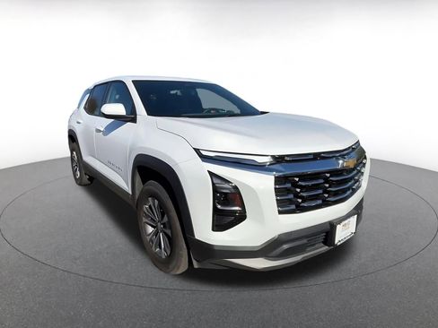 Used 2025 Chevrolet Equinox LT image 3