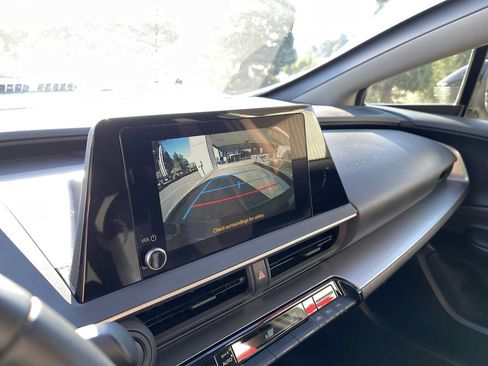 Used 2025 Toyota Prius LE FWD image 25