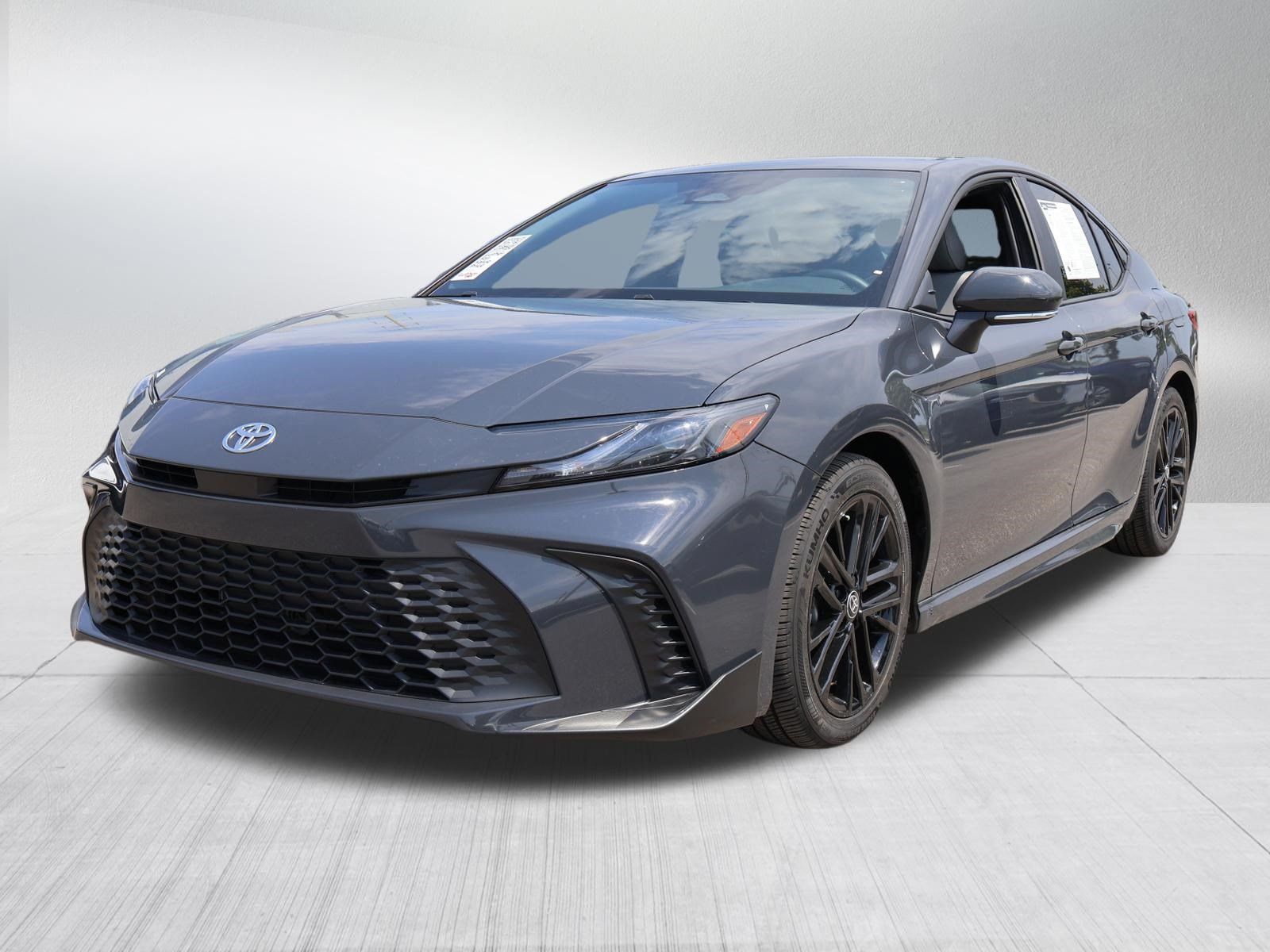 Used 2025 Toyota Camry SE FWD image 3
