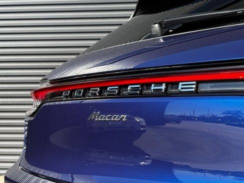 Certified 2025 Porsche Macan image 27