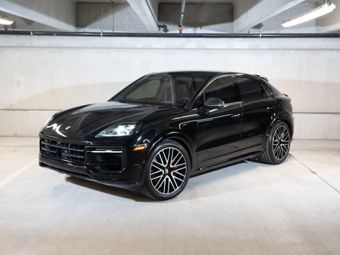 Certified 2026 Porsche Cayenne GTS AWD/4WD image 1