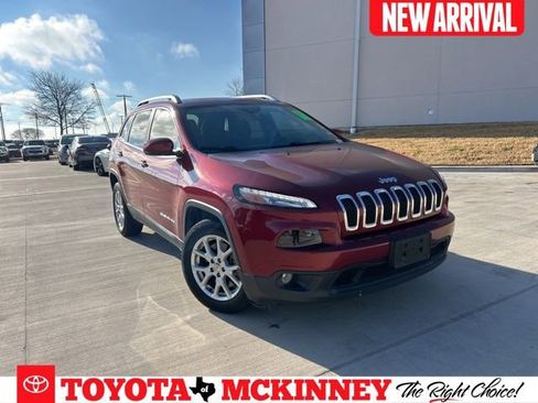 Used 2017 Jeep Cherokee Latitude w/ Safety/Convenience Group image 1