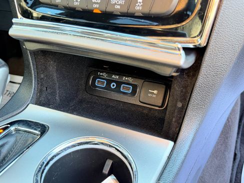 Used 2019 Jeep Grand Cherokee Limited AWD/4WD image 60