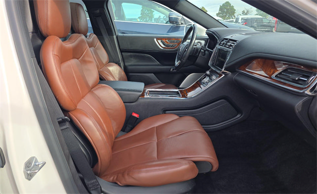 Used 2017 Lincoln Continental Reserve w/ Luxury Package AWD/4WD image 10
